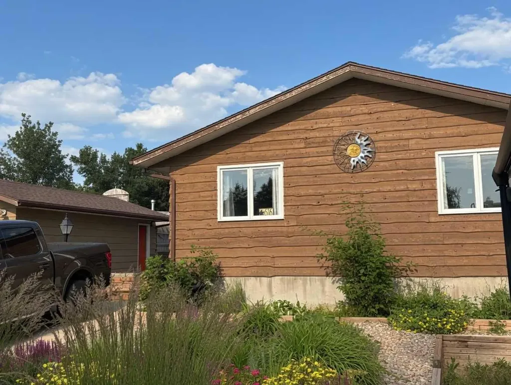 66 Pheasant Road N Lethbridge AB T1H4X4