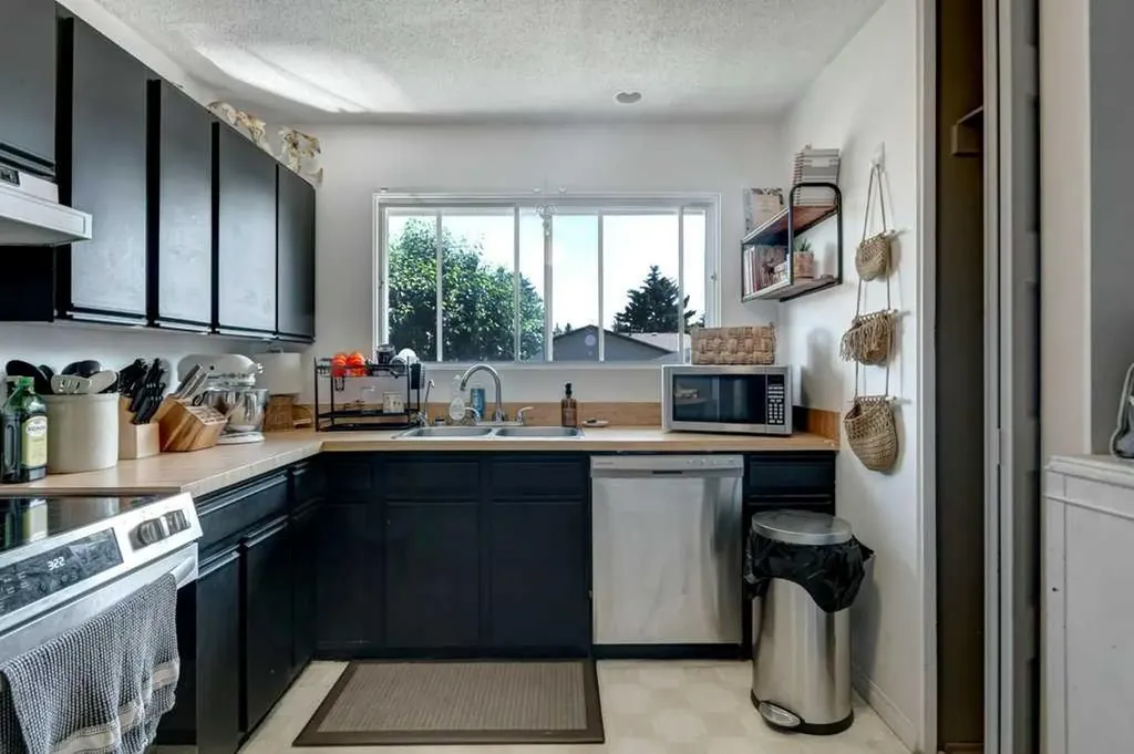 14 Mist Road SW High River AB T1V 1C4