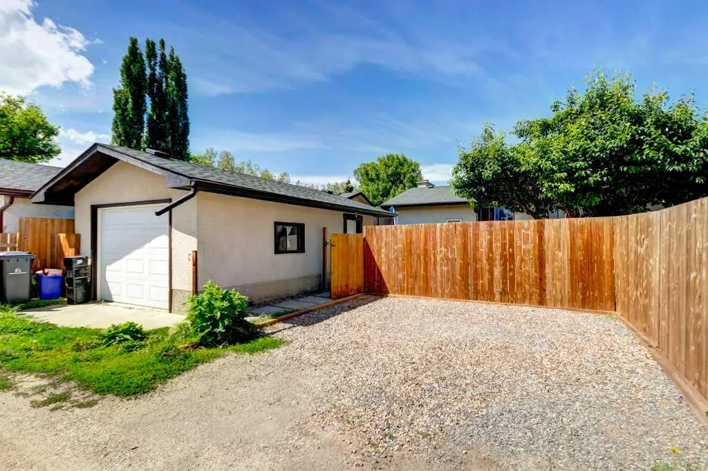 14 Mist Road SW High River AB T1V 1C4