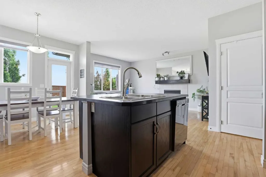 109 Evansdale Landing NW Calgary AB T3P 0C7