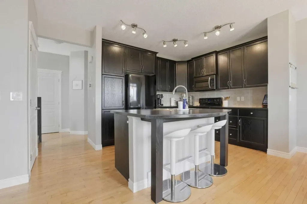 109 Evansdale Landing NW Calgary AB T3P 0C7