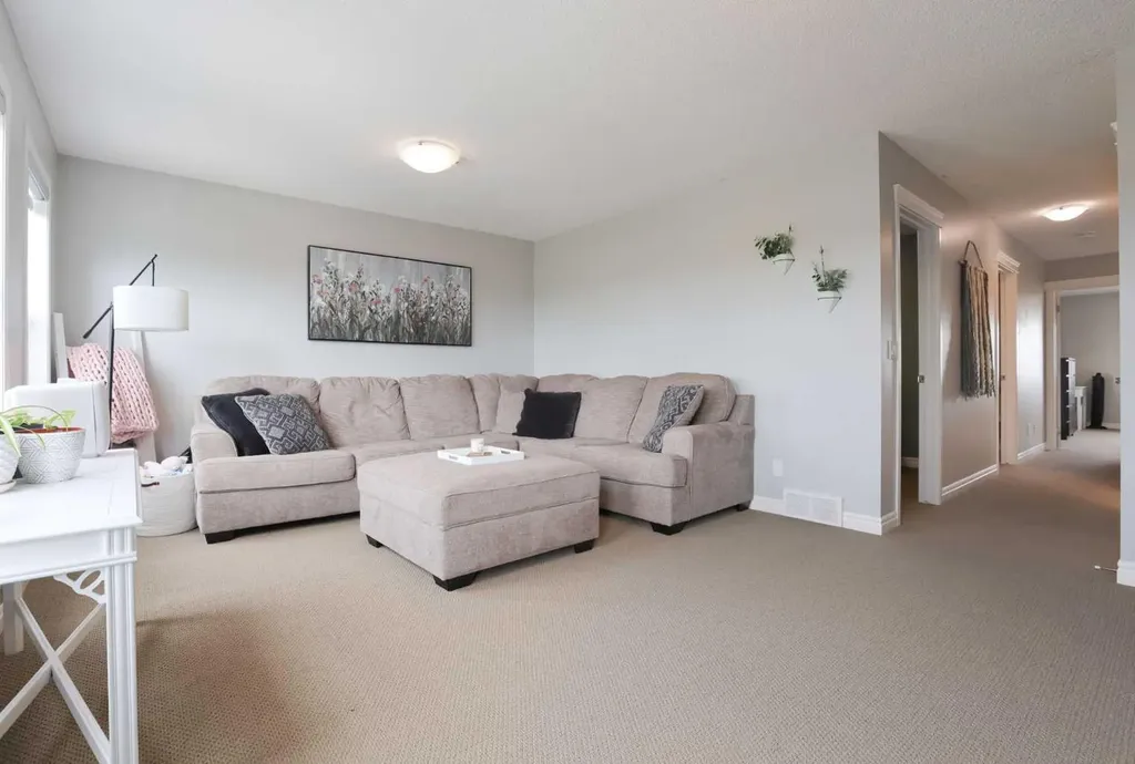 109 Evansdale Landing NW Calgary AB T3P 0C7