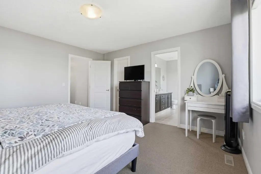 109 Evansdale Landing NW Calgary AB T3P 0C7