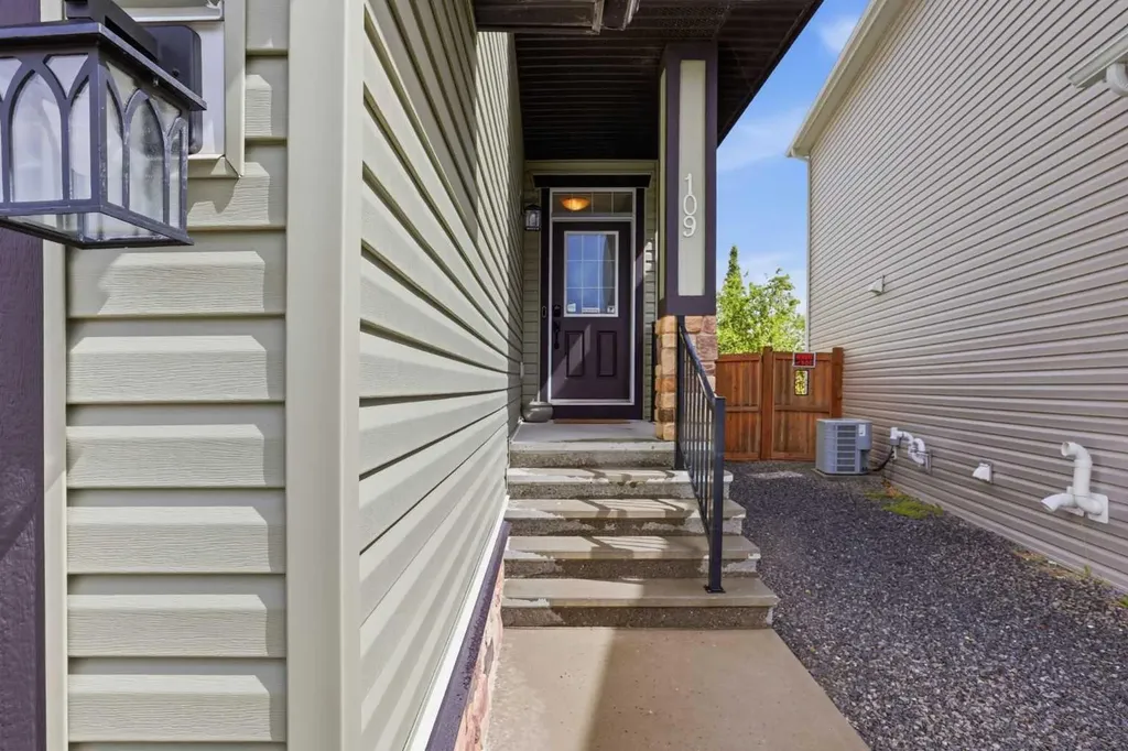 109 Evansdale Landing NW Calgary AB T3P 0C7