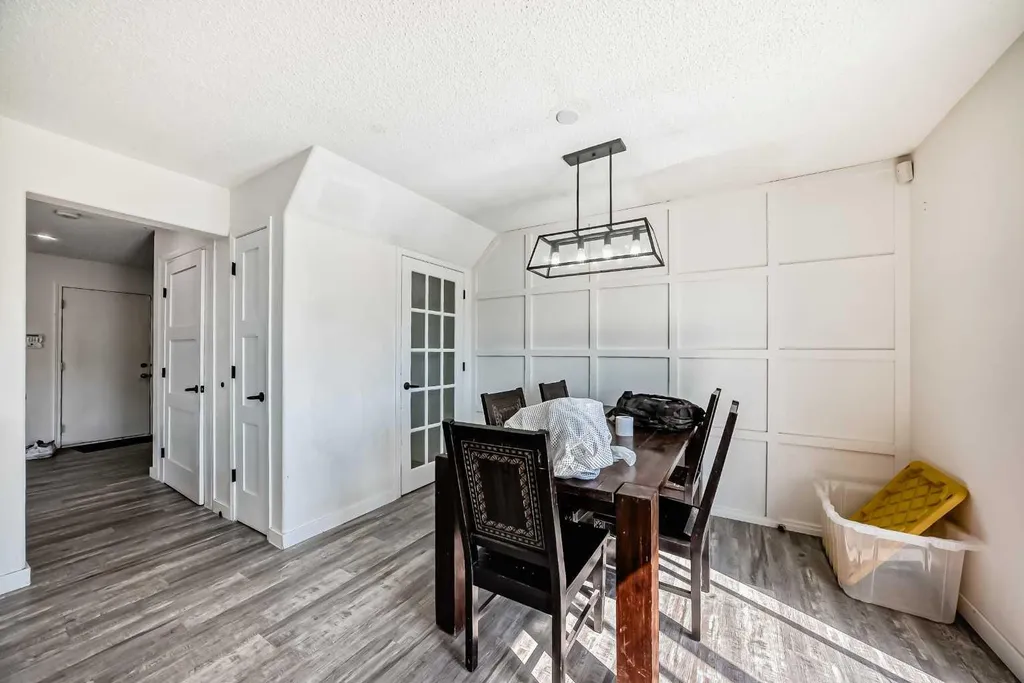 125 Coral Springs Bay NE Calgary AB T3J 3P4