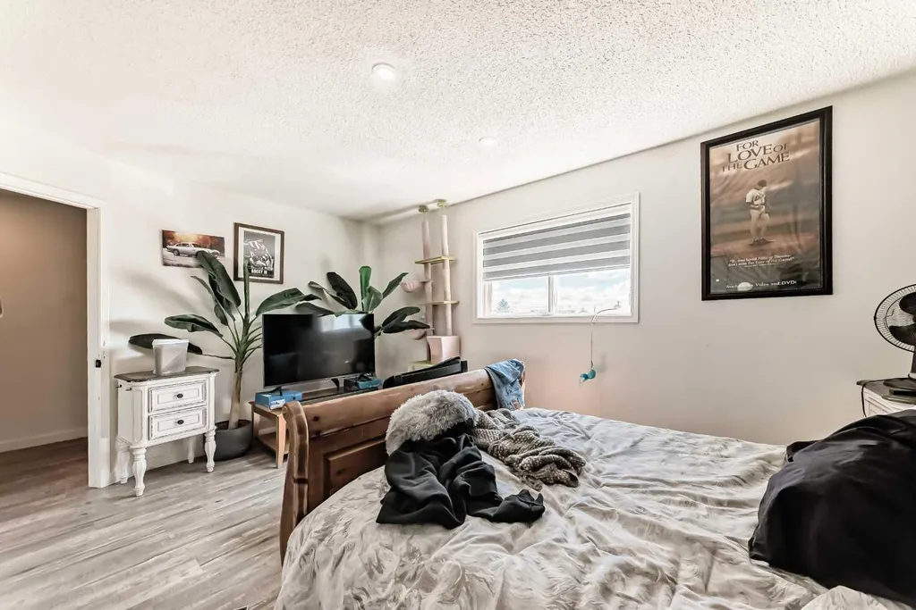 125 Coral Springs Bay NE Calgary AB T3J 3P4