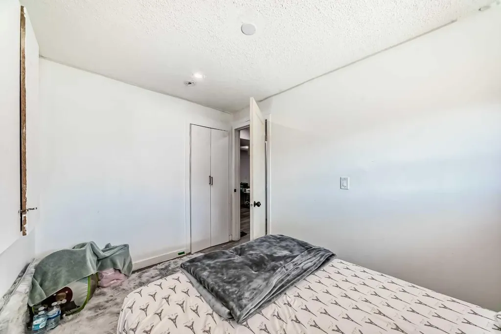 125 Coral Springs Bay NE Calgary AB T3J 3P4