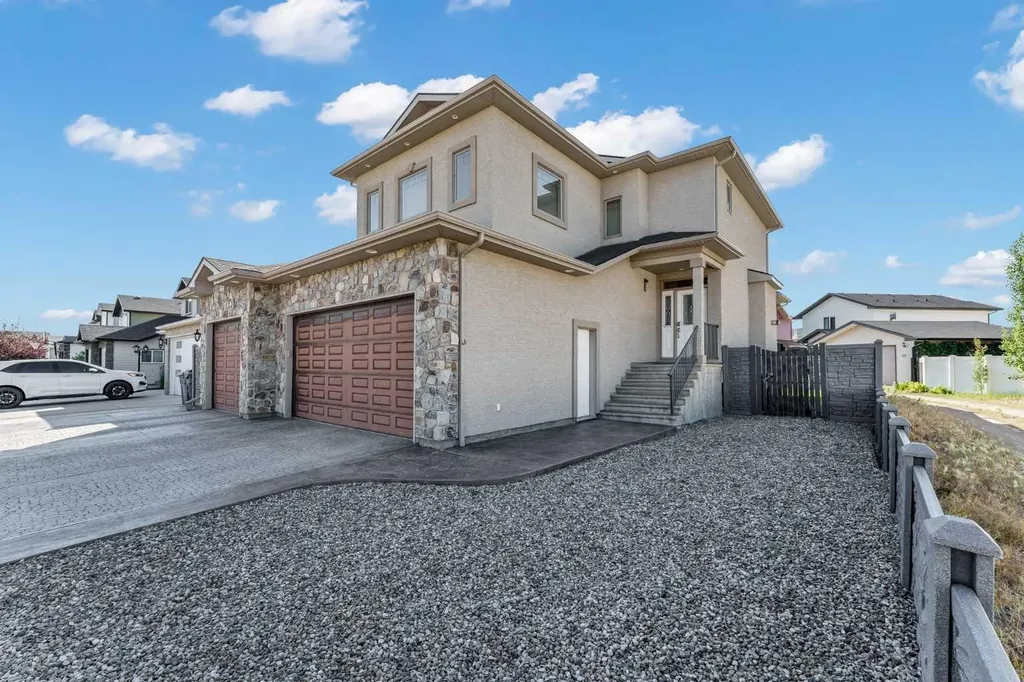 42 Somerset Link SE Medicine Hat AB T1B0B8