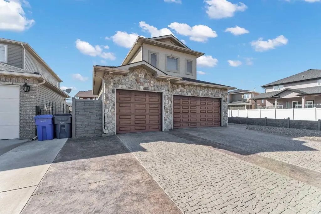 42 Somerset Link SE Medicine Hat AB T1B0B8