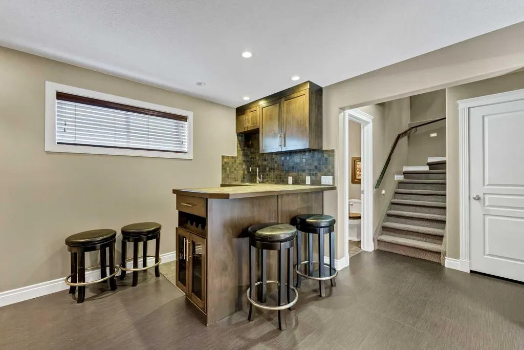 42 Somerset Link SE Medicine Hat AB T1B0B8