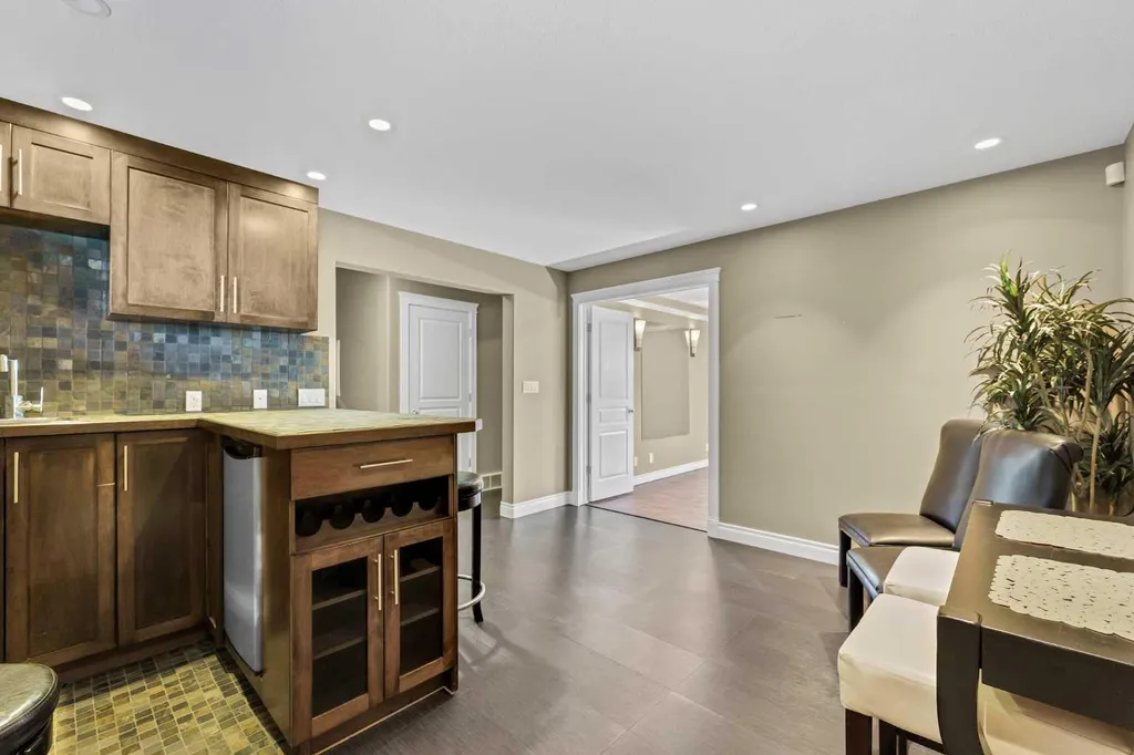 42 Somerset Link SE Medicine Hat AB T1B0B8