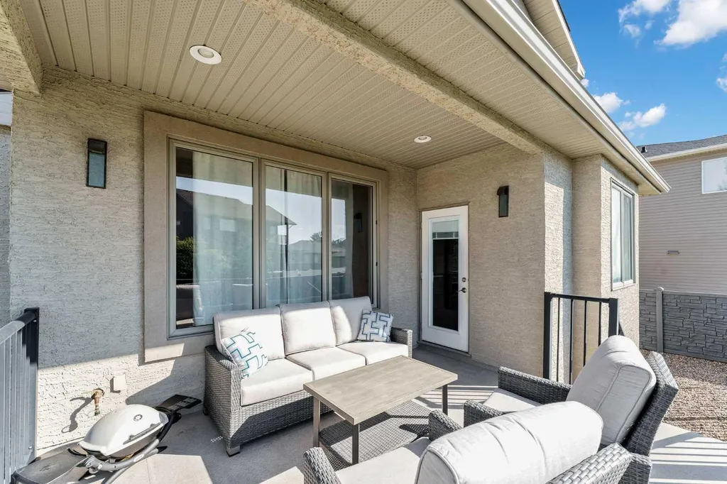 42 Somerset Link SE Medicine Hat AB T1B0B8