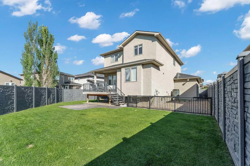 42 Somerset Link SE Medicine Hat AB T1B0B8