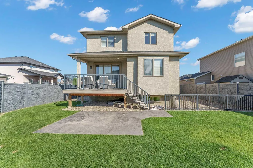42 Somerset Link SE Medicine Hat AB T1B0B8