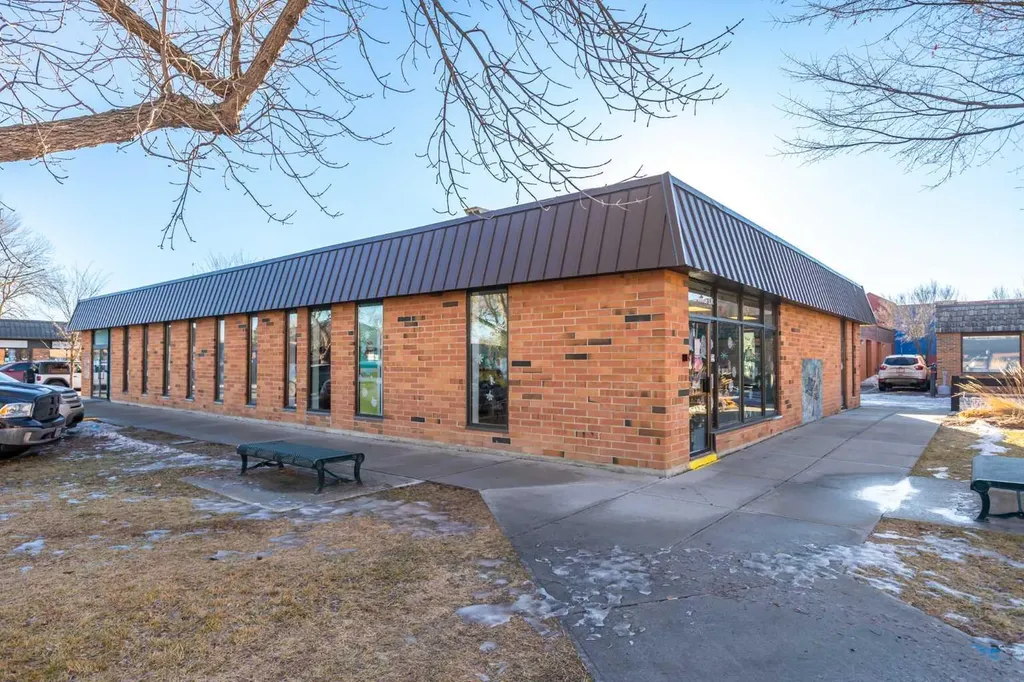 121 1 Street SW High River AB T1V 1M3