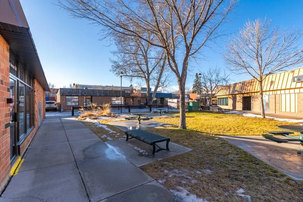 121 1 Street SW High River AB T1V 1M3