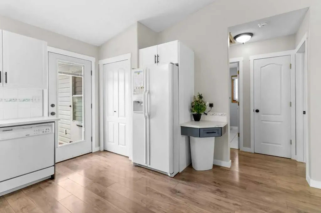 26 Lockwood Avenue Red Deer AB T4R 2R3
