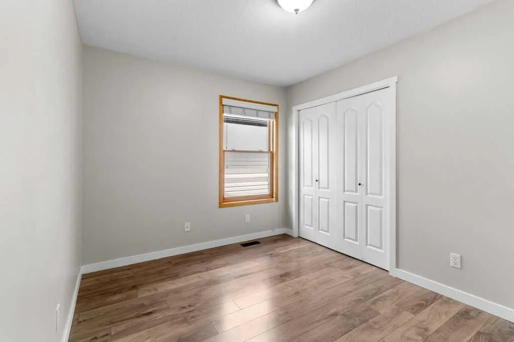 26 Lockwood Avenue Red Deer AB T4R 2R3