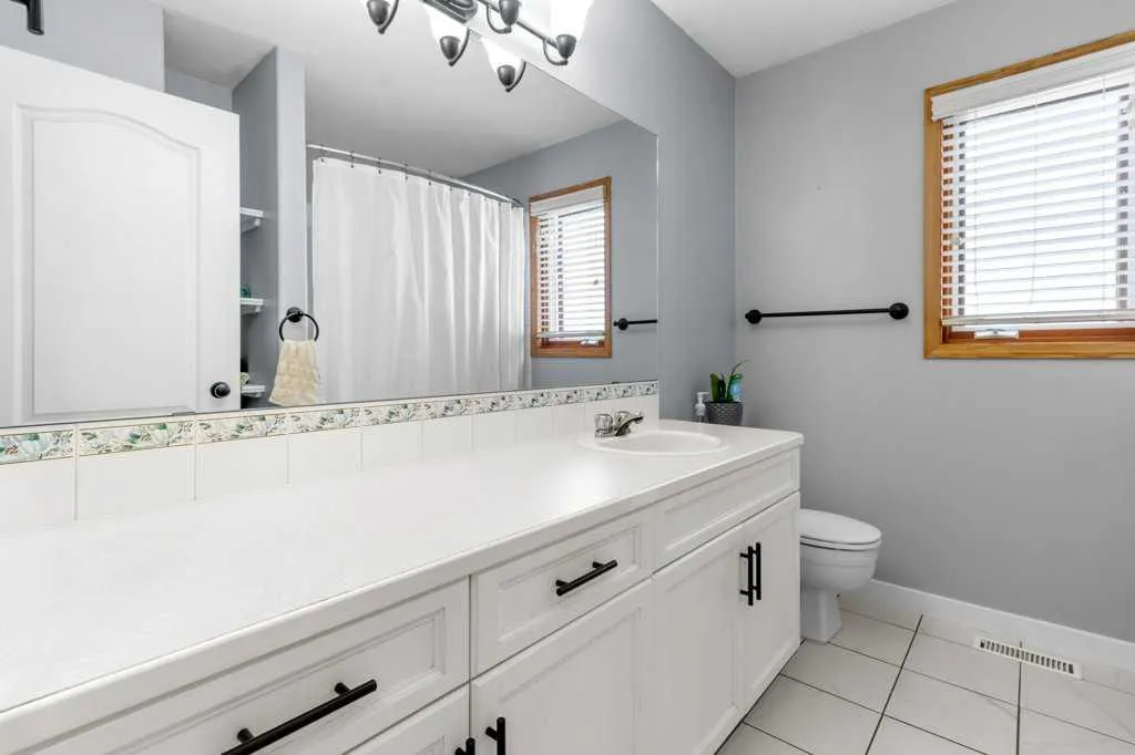 26 Lockwood Avenue Red Deer AB T4R 2R3