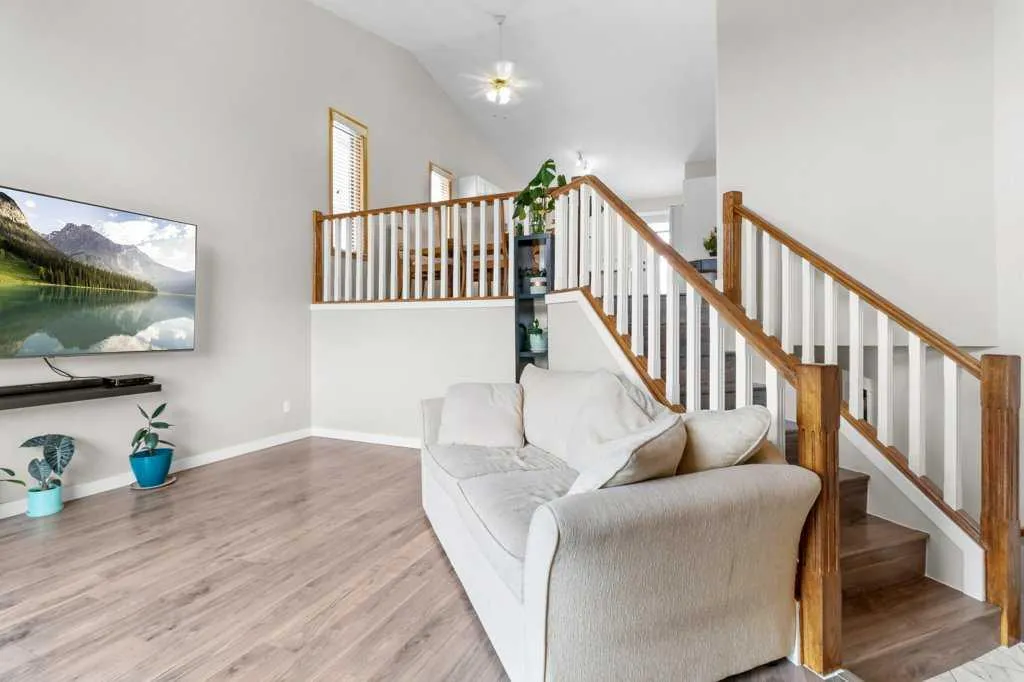 26 Lockwood Avenue Red Deer AB T4R 2R3
