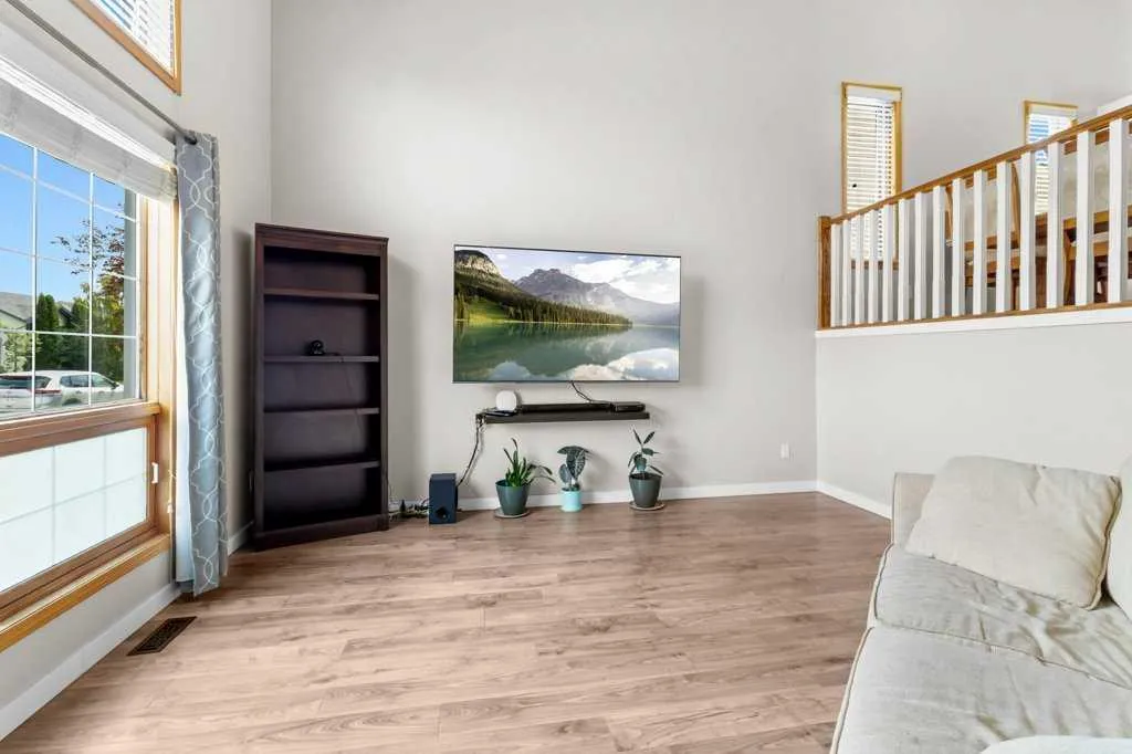 26 Lockwood Avenue Red Deer AB T4R 2R3