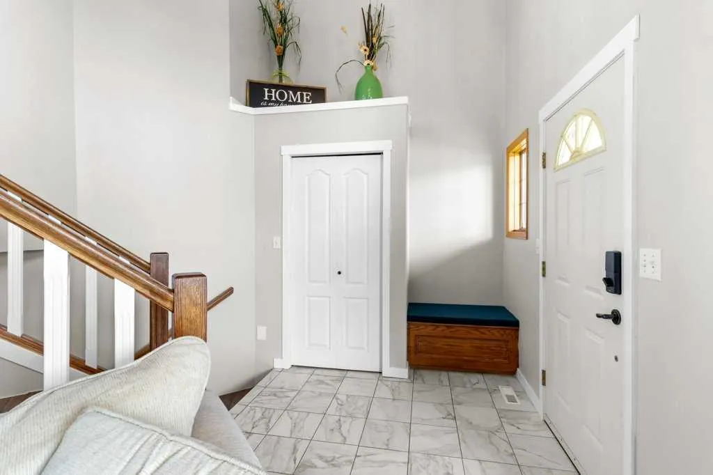 26 Lockwood Avenue Red Deer AB T4R 2R3