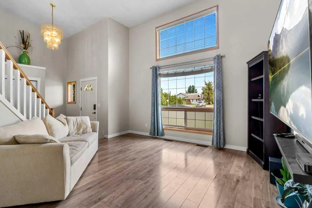 26 Lockwood Avenue Red Deer AB T4R 2R3