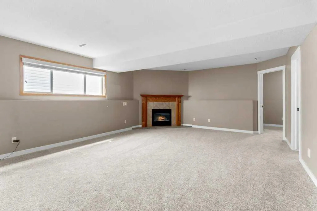 26 Lockwood Avenue Red Deer AB T4R 2R3