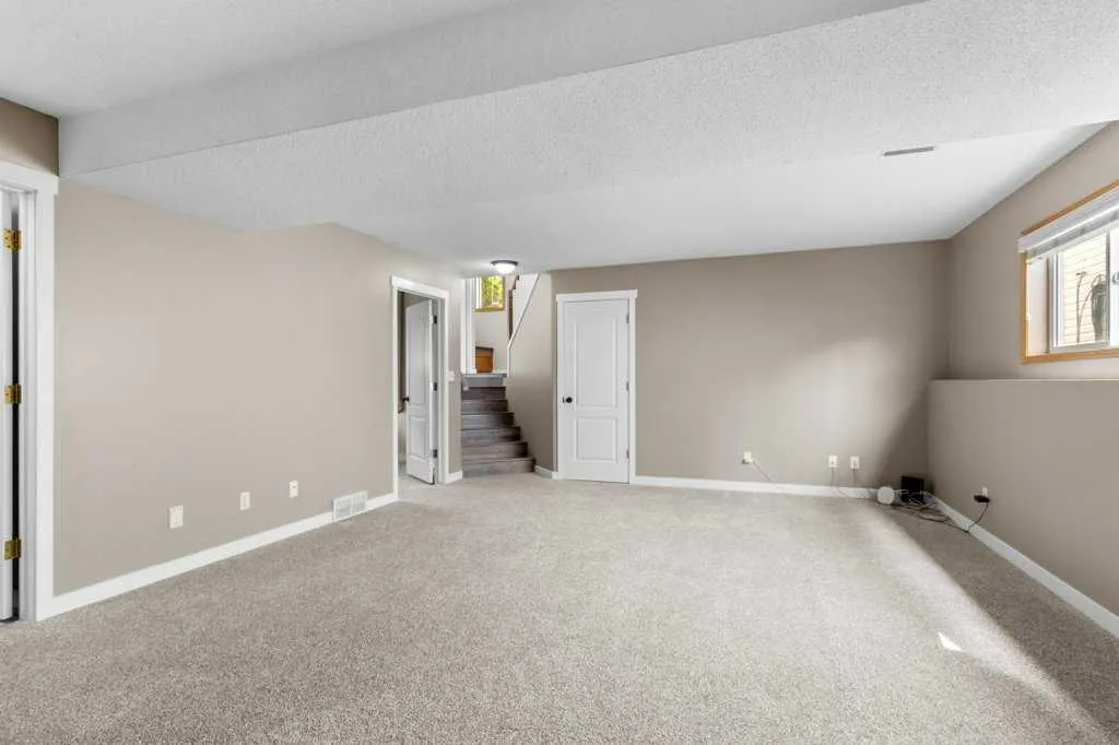 26 Lockwood Avenue Red Deer AB T4R 2R3