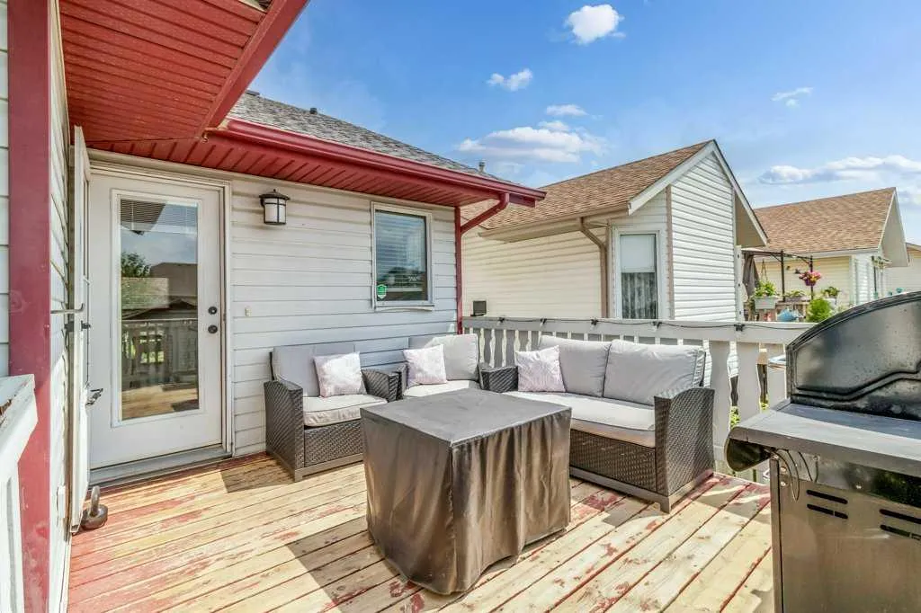 26 Lockwood Avenue Red Deer AB T4R 2R3