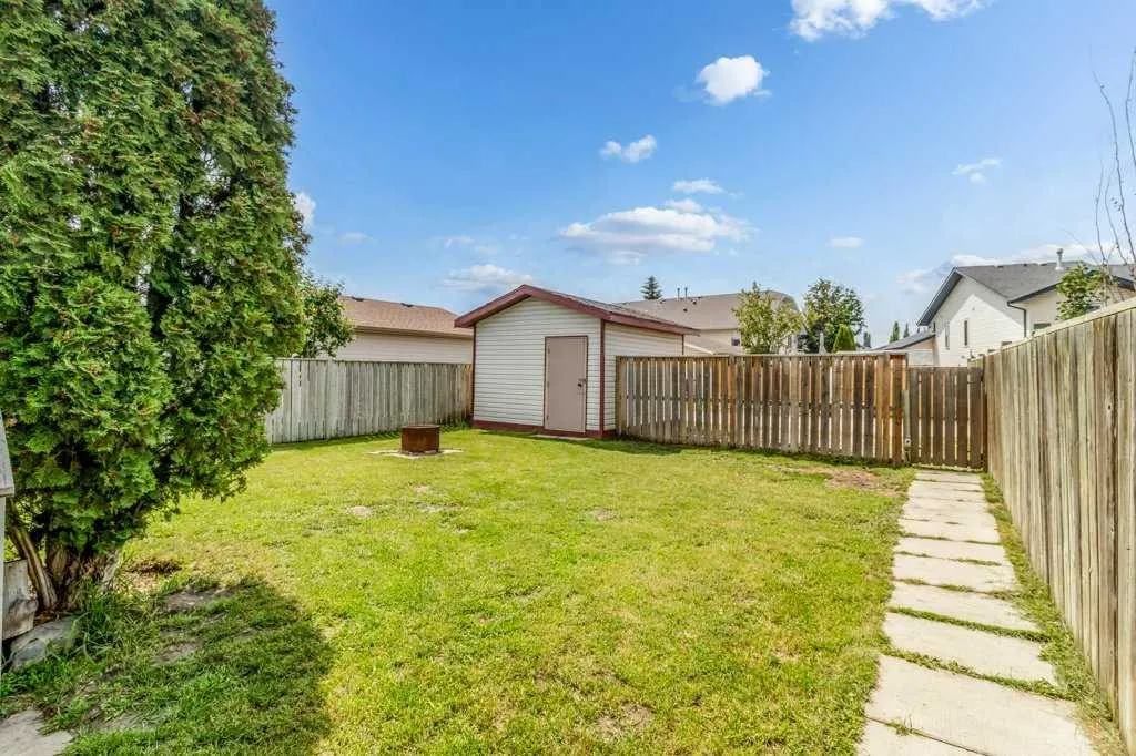 26 Lockwood Avenue Red Deer AB T4R 2R3