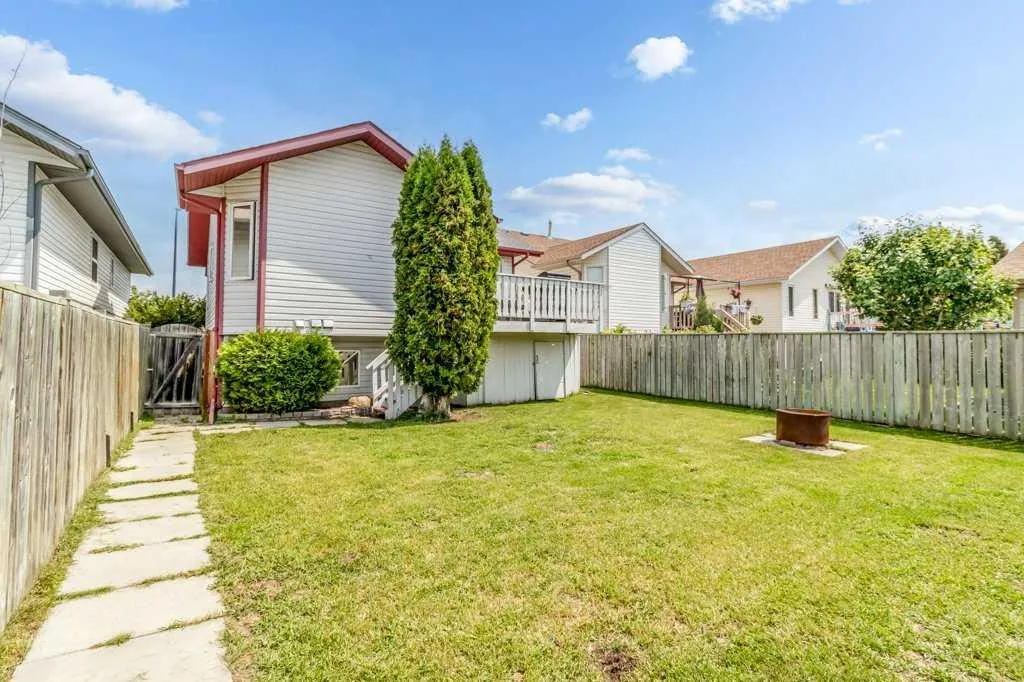 26 Lockwood Avenue Red Deer AB T4R 2R3