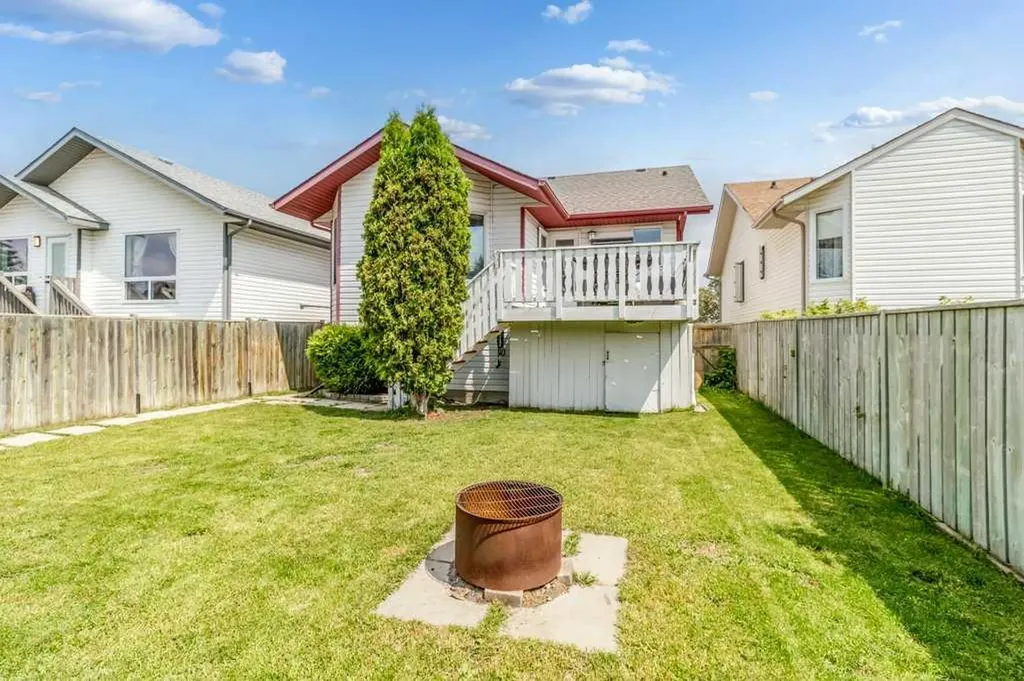 26 Lockwood Avenue Red Deer AB T4R 2R3