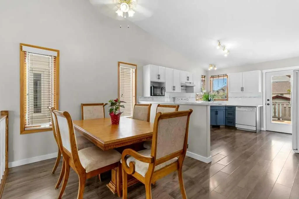 26 Lockwood Avenue Red Deer AB T4R 2R3