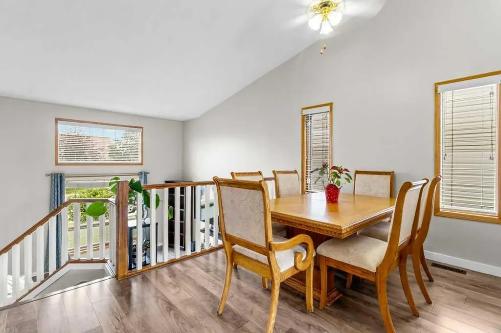 26 Lockwood Avenue Red Deer AB T4R 2R3