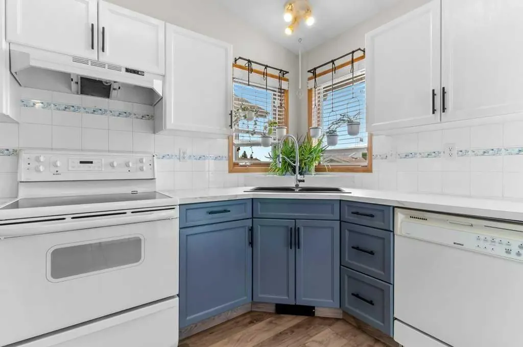 26 Lockwood Avenue Red Deer AB T4R 2R3