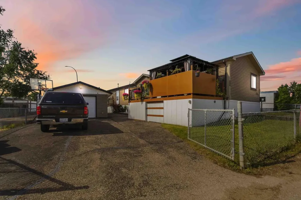 185 Grey Crescent Fort Mcmurray AB T9H 2N4