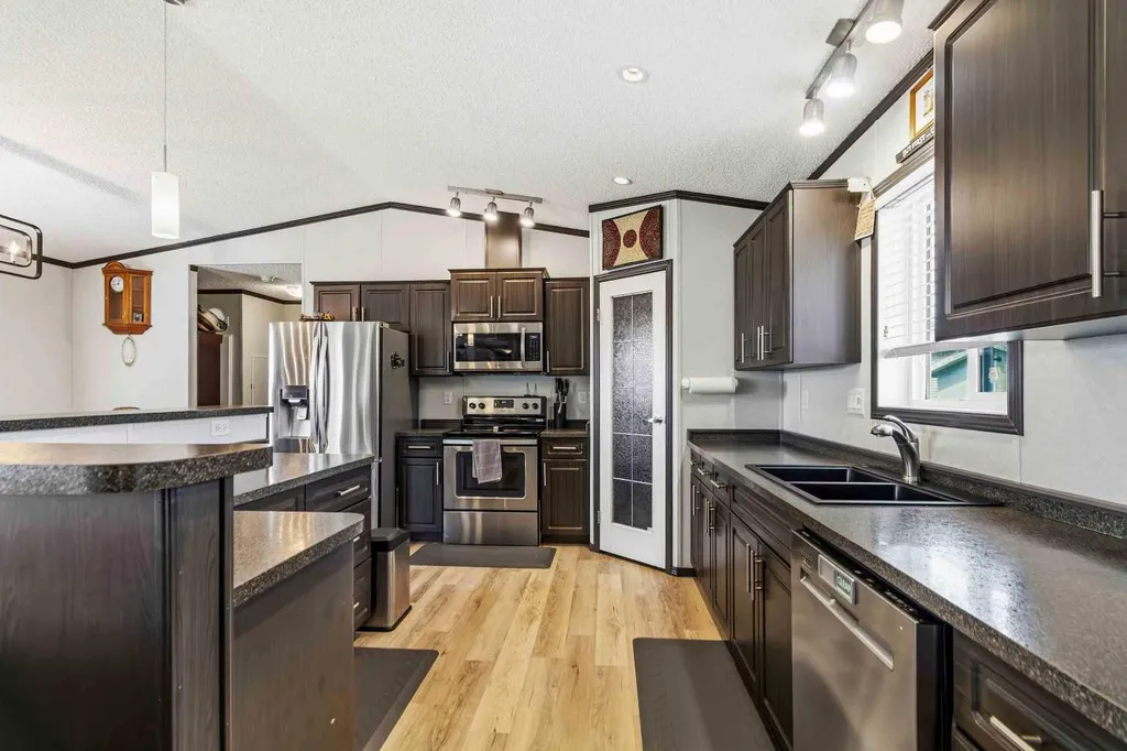185 Grey Crescent Fort Mcmurray AB T9H 2N4