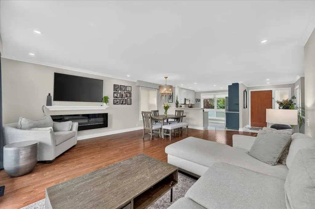 756 Strathcona Drive SW Calgary AB T3H 1S1