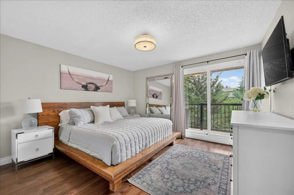 756 Strathcona Drive SW Calgary AB T3H 1S1