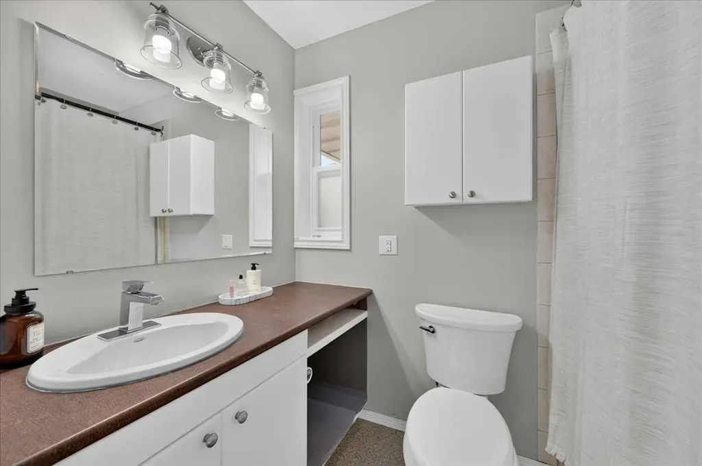 756 Strathcona Drive SW Calgary AB T3H 1S1