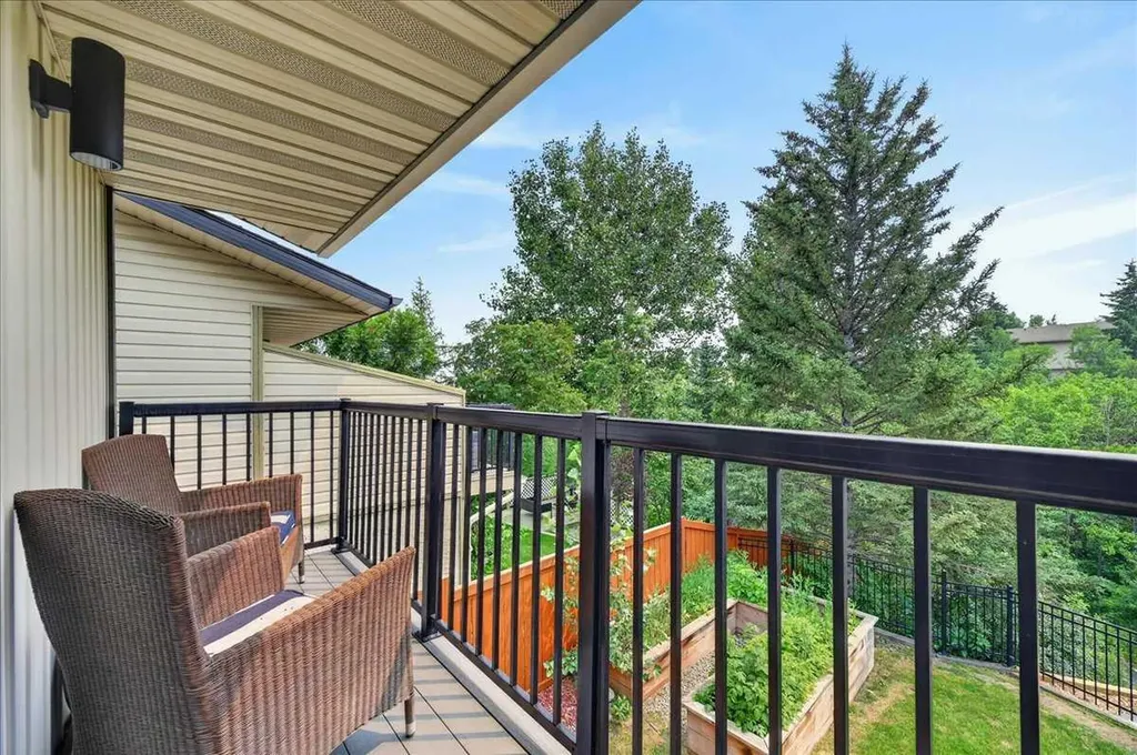756 Strathcona Drive SW Calgary AB T3H 1S1