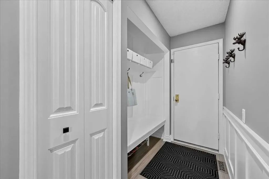 756 Strathcona Drive SW Calgary AB T3H 1S1