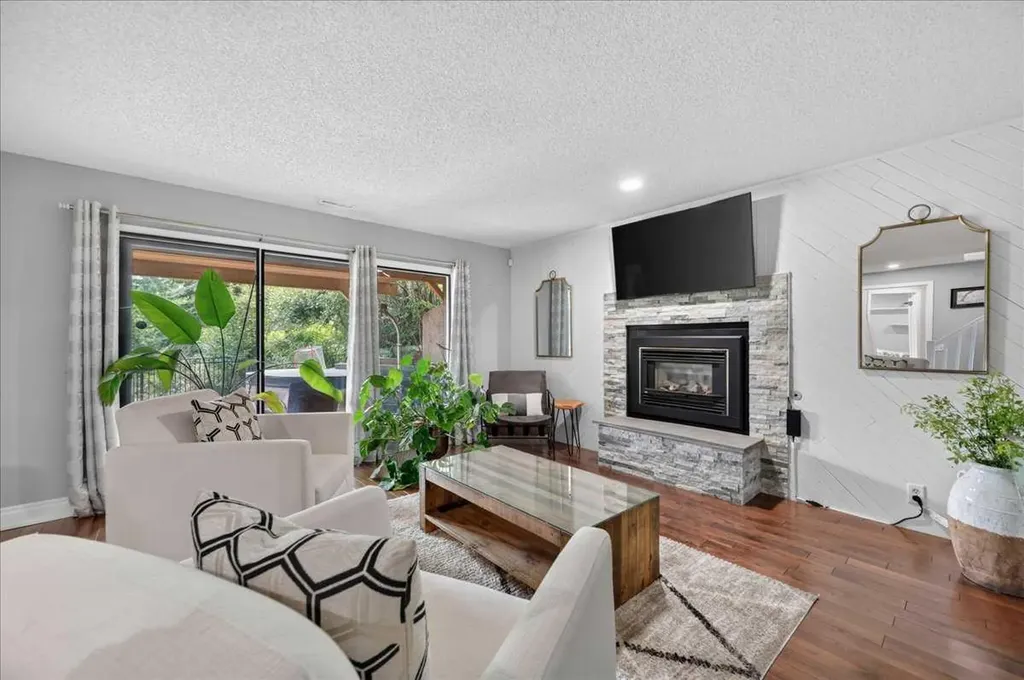 756 Strathcona Drive SW Calgary AB T3H 1S1