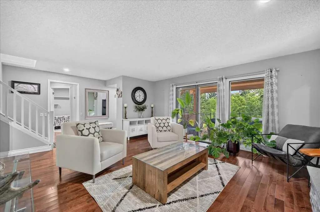 756 Strathcona Drive SW Calgary AB T3H 1S1