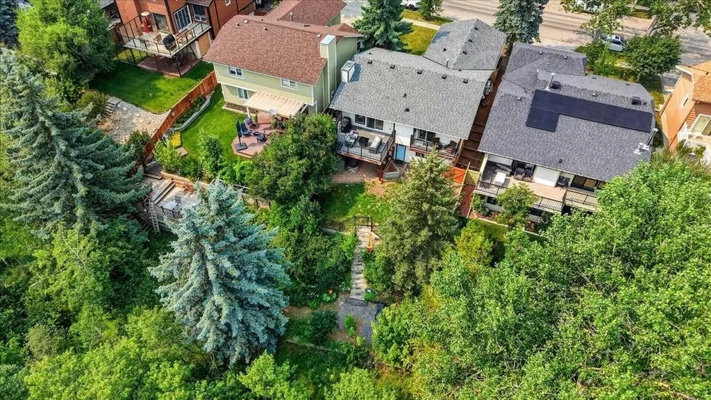 756 Strathcona Drive SW Calgary AB T3H 1S1