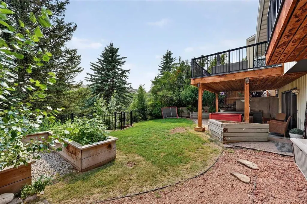 756 Strathcona Drive SW Calgary AB T3H 1S1
