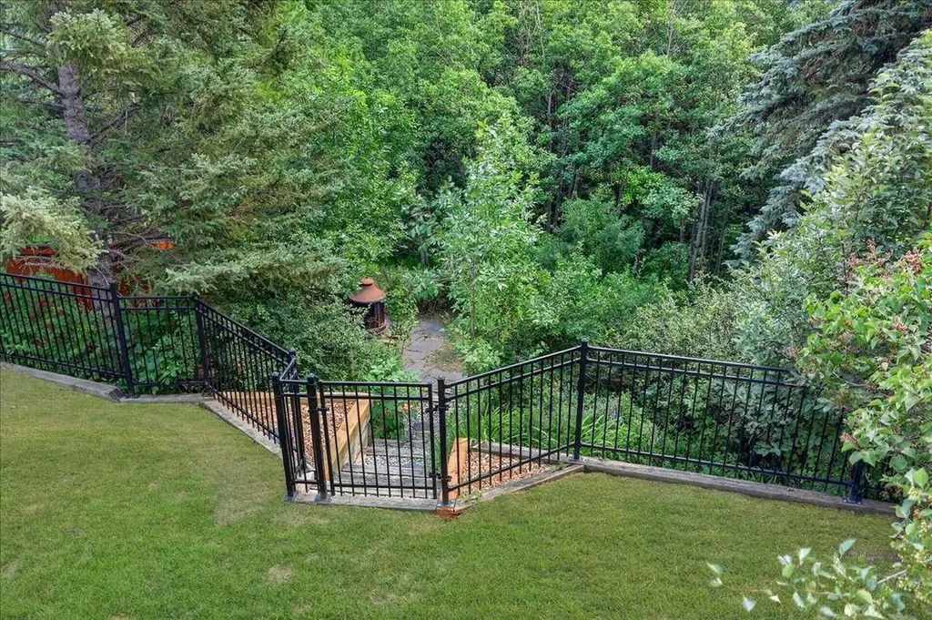 756 Strathcona Drive SW Calgary AB T3H 1S1
