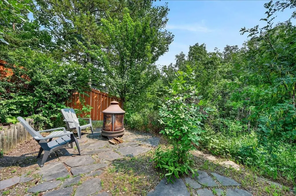 756 Strathcona Drive SW Calgary AB T3H 1S1