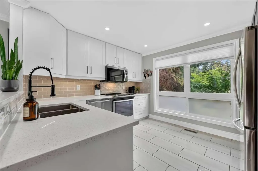 756 Strathcona Drive SW Calgary AB T3H 1S1